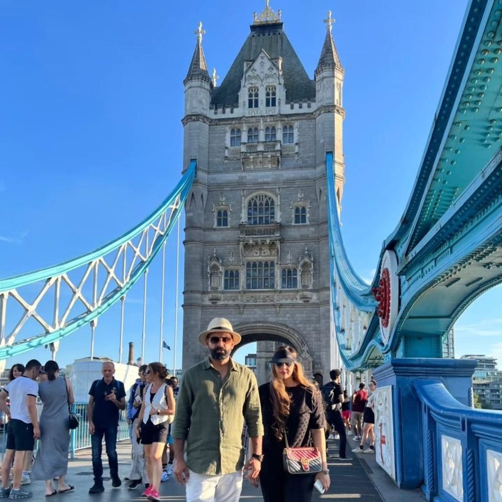 Muhammad Hafeez's New Adorable Family Pictures from UK