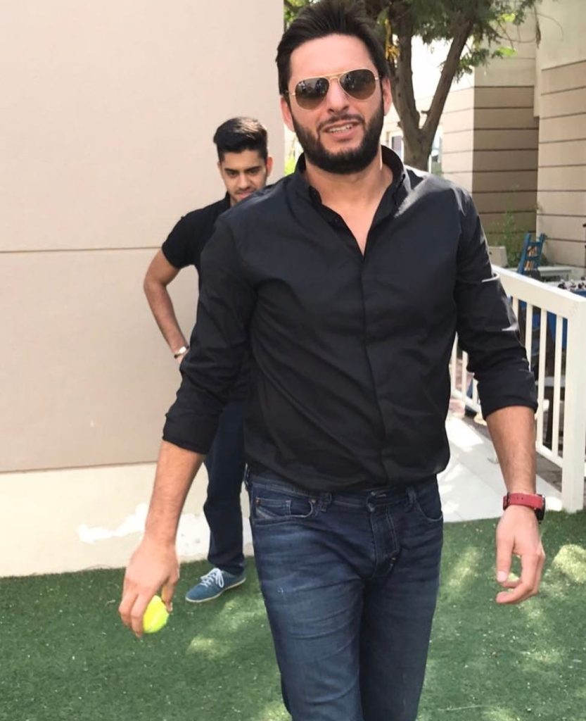 Shahid Afridi's Adorable Video with His Grandson & Daughters