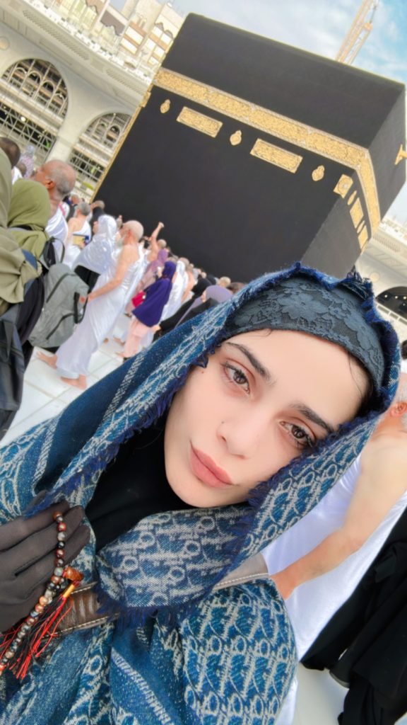 Aima Baig Shares Pictures From Her Umrah Journey