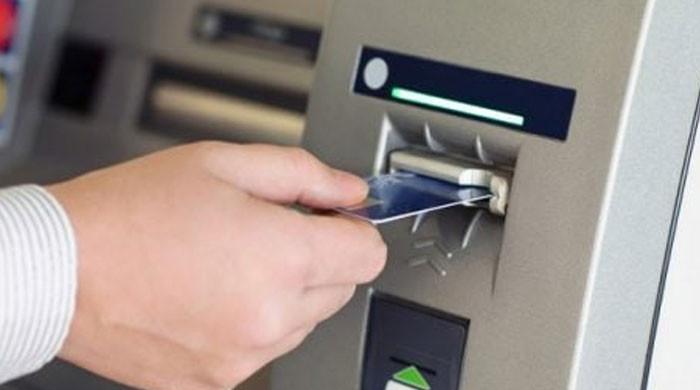 Customers face difficulty in withdrawing cash from ATMs Pakistan News Today