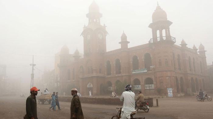 Indias toxic air choking smog ridden Punjab now floats towards KP Pakistan News Today