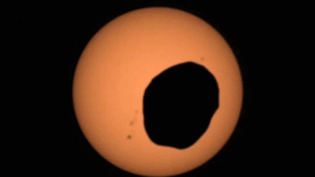 NASAs Perseverance Rover Observes Googly Eye Eclipse on Mars Pakistan News Today