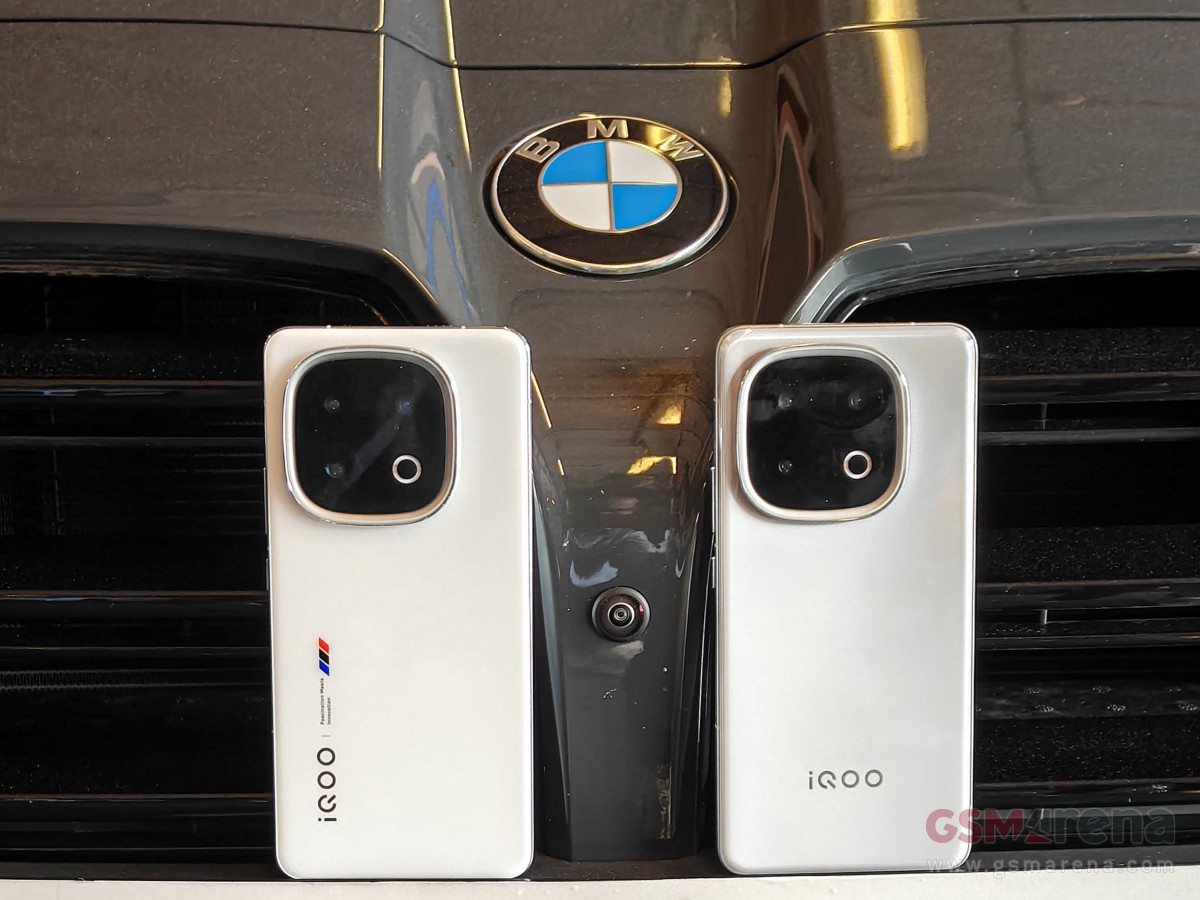 iQOO 13's Legend Edition (left) with the Nardo Grey version (right)