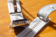 Removing the strap is easy and doesn't require any tools - Huawei Watch D2 review