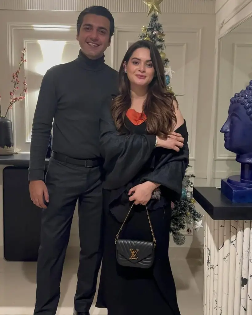 Minal Khan Shares Clicks from Star-Studded Christmas Dinner